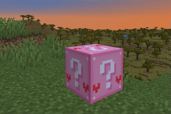 Lucky Block Pink (2)