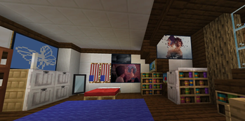 Exemple of Chloe's room with paintings from the mod