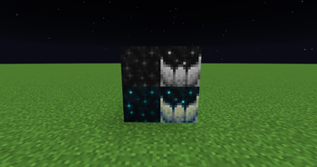 Dead Sculk and Normal Sculk next to each other