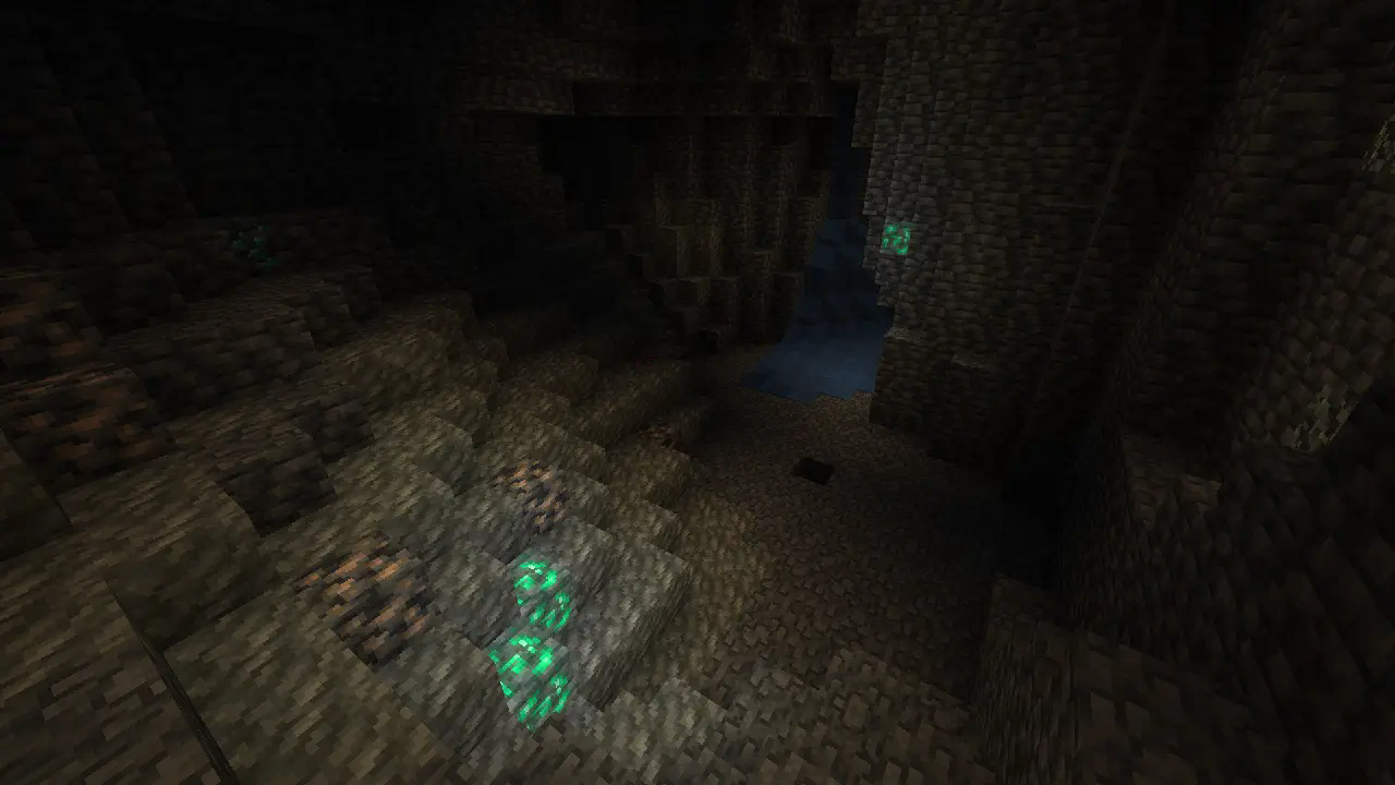 New ore has a green color, 5 dots on deepslate looks like a dots on dice and it ore emmites a light