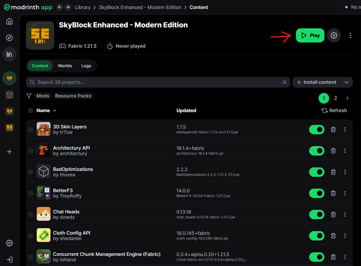 Image of the Modrinth app and red arrow at the play button that you should click