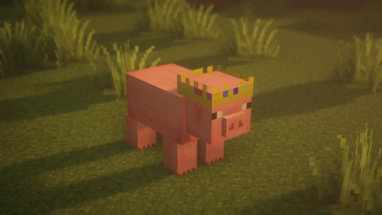 In-game screenshot with the texture pack; a pig with a crown on