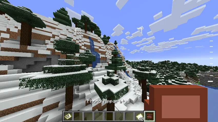 Example of player's GUI showing viewfinder and zoom bar